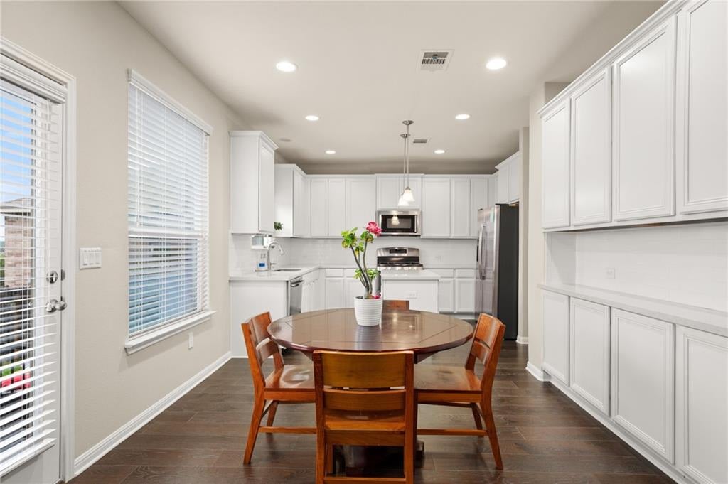 11516 Reading Way