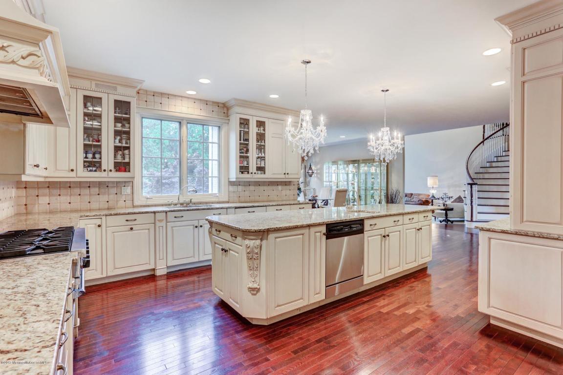 6 Evergreen Ln