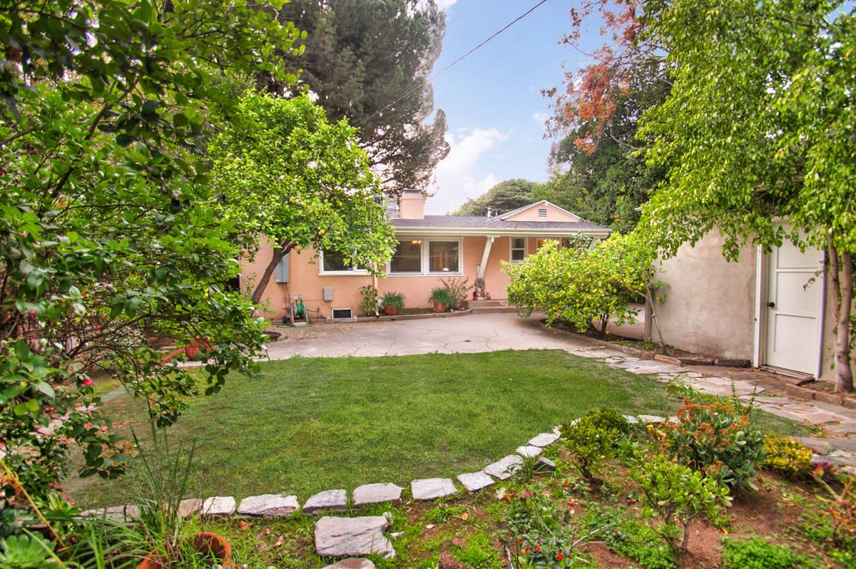 4546 Willowcrest Ave, Toluca Lake, CA