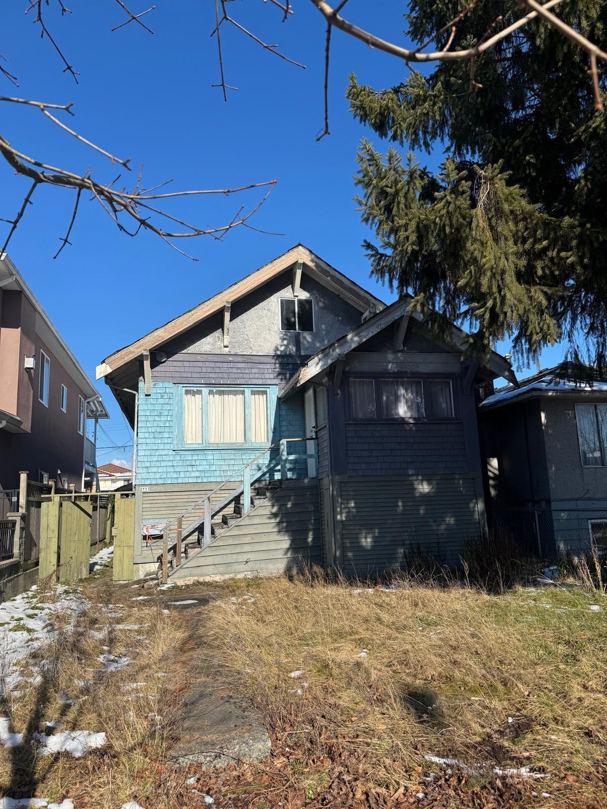 2117 E 54th Ave