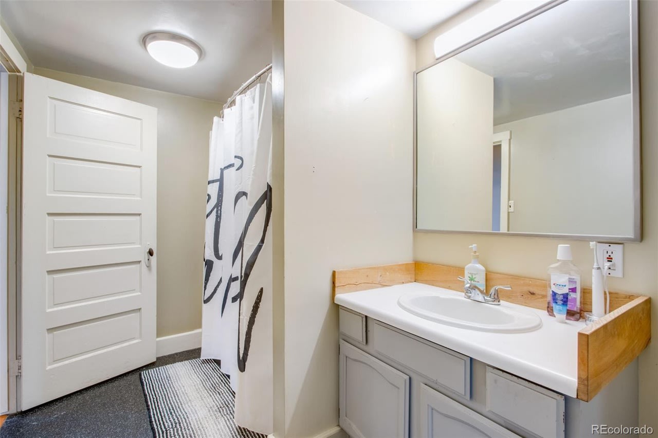 Prime Mixed Use Building: 922 8th Ave - $1.05M