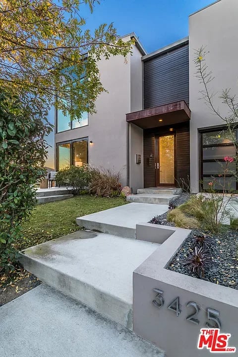 3425 Greenwood Ave