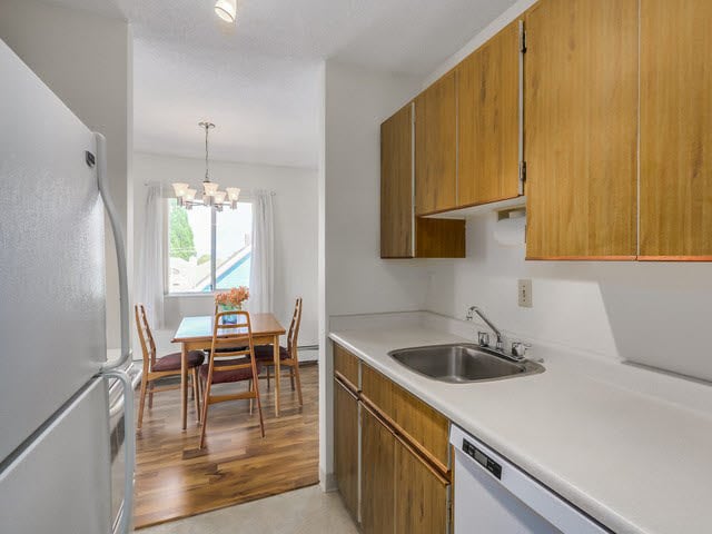 304-1933 W 5th Ave