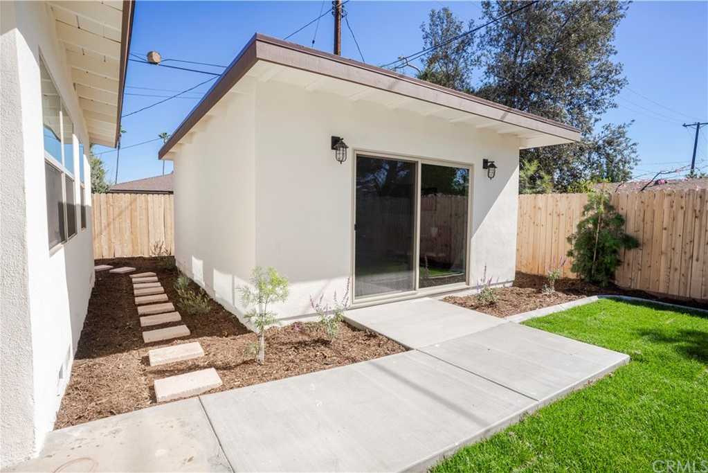 2330 Nutwood Avenue