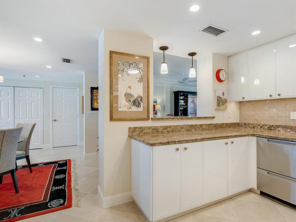 1255 North Gulfstream Ave, #904