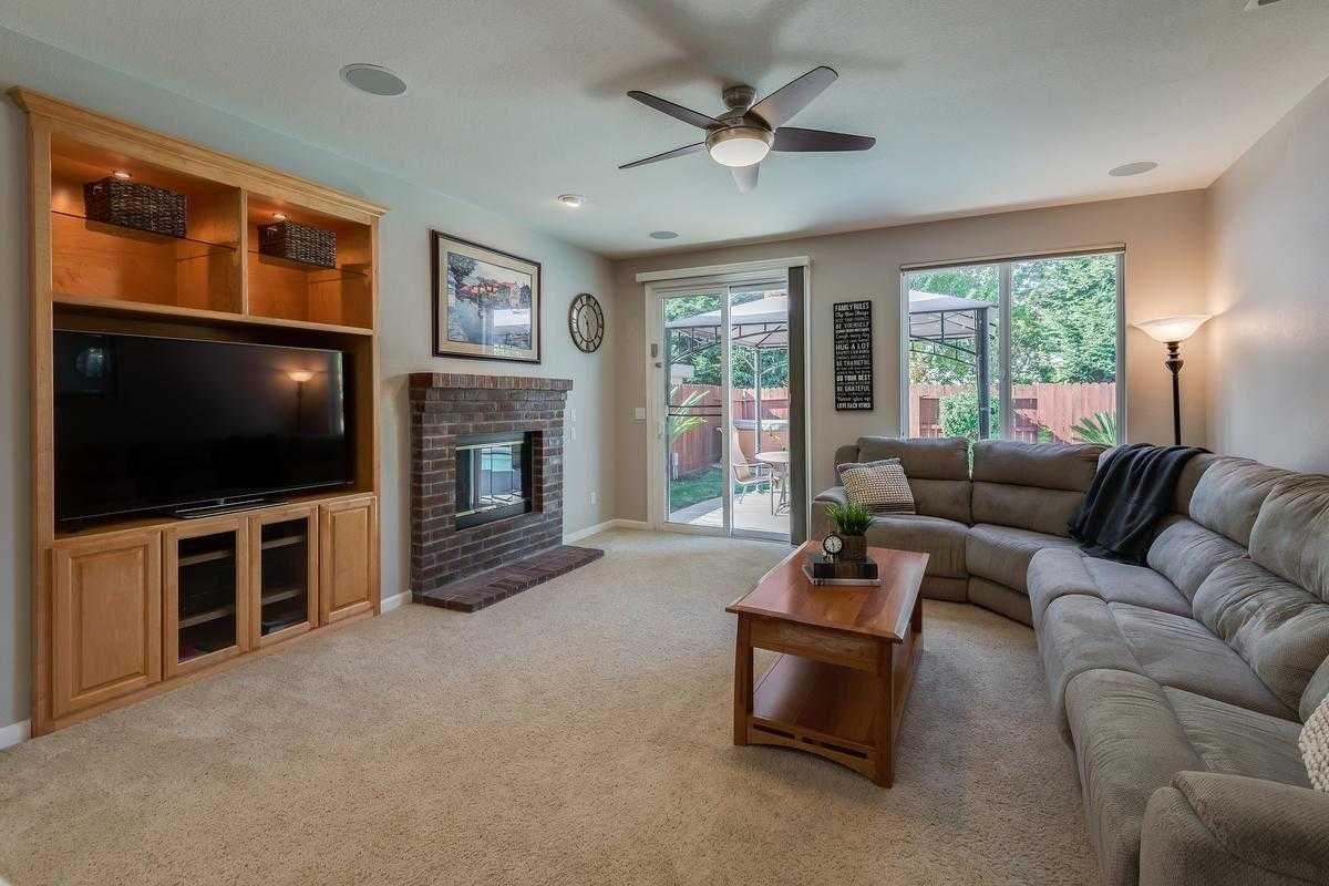 604 Tomies Oakwood Place
