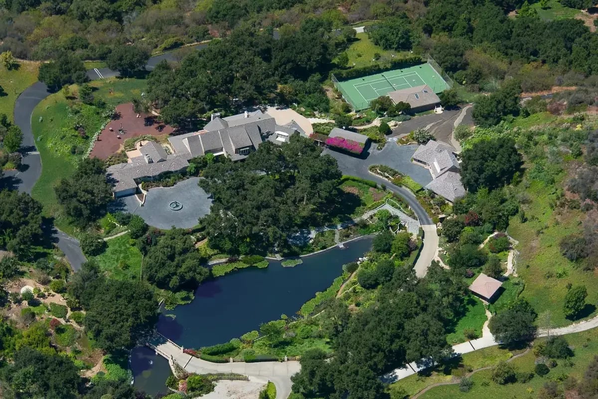 3100 Mandeville Canyon Rd