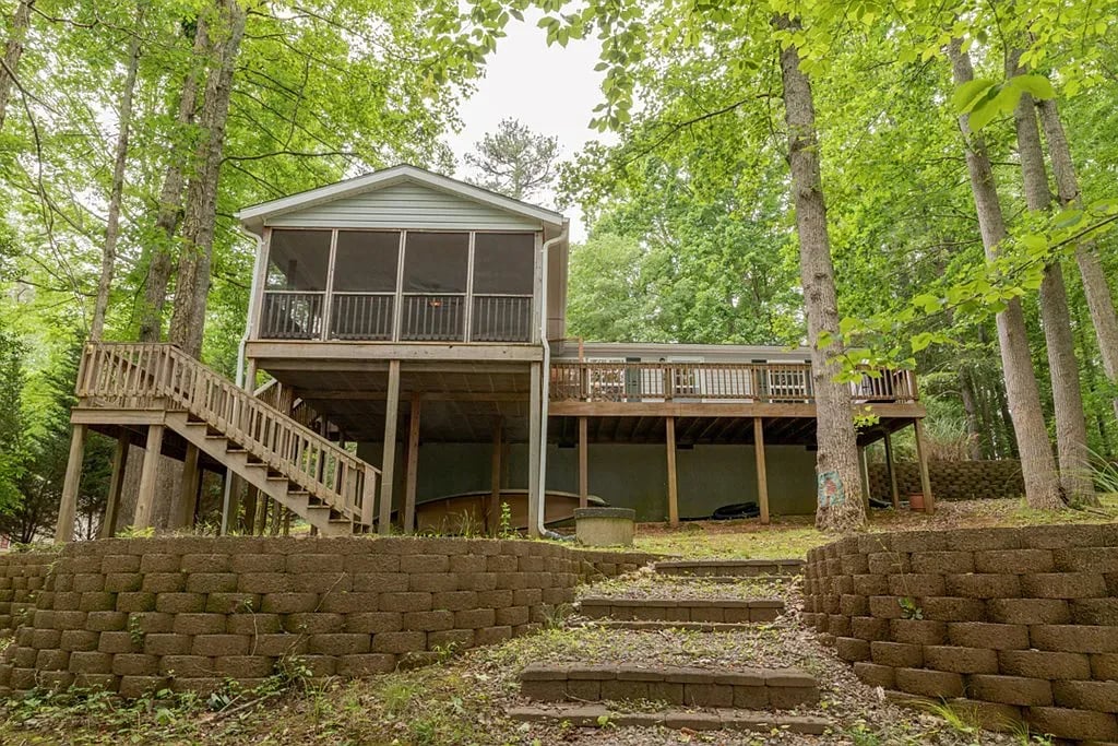 807 Country Ln
