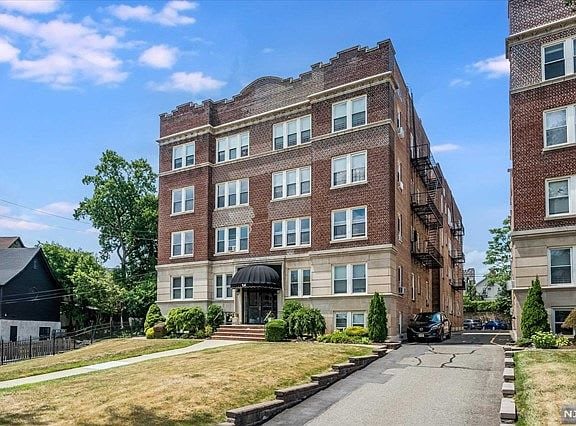 14 Forest St
