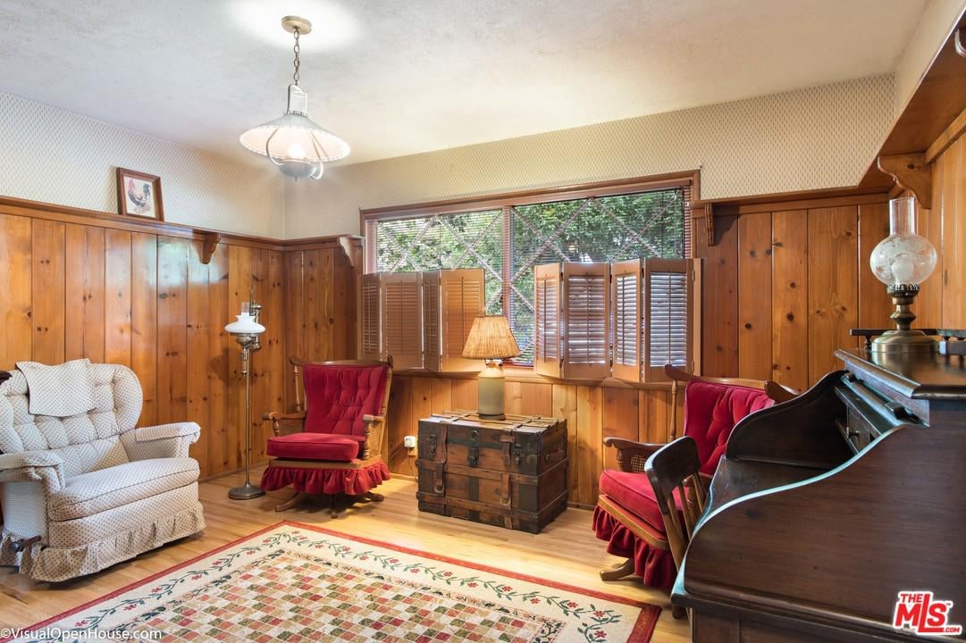Charming 2 Bedroom Cottage in Studio City