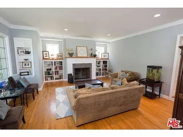 1555 Club View Dr