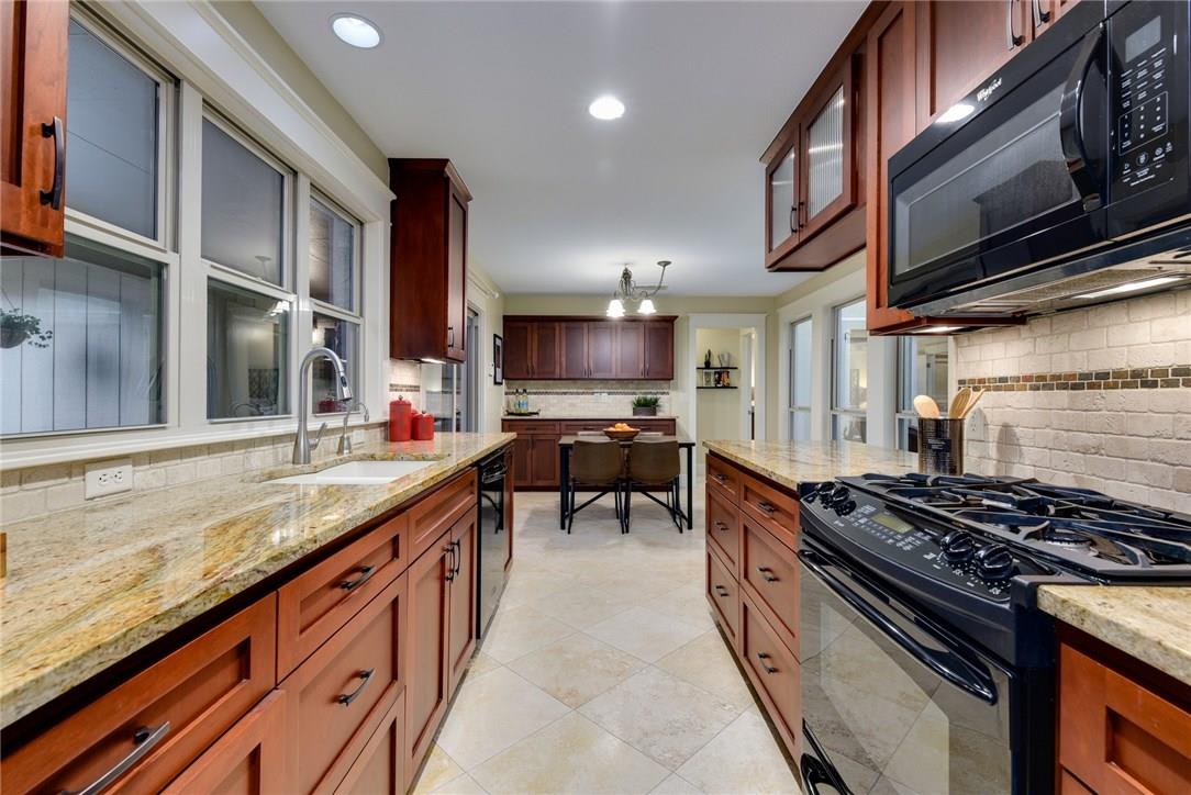 8105 W Ct