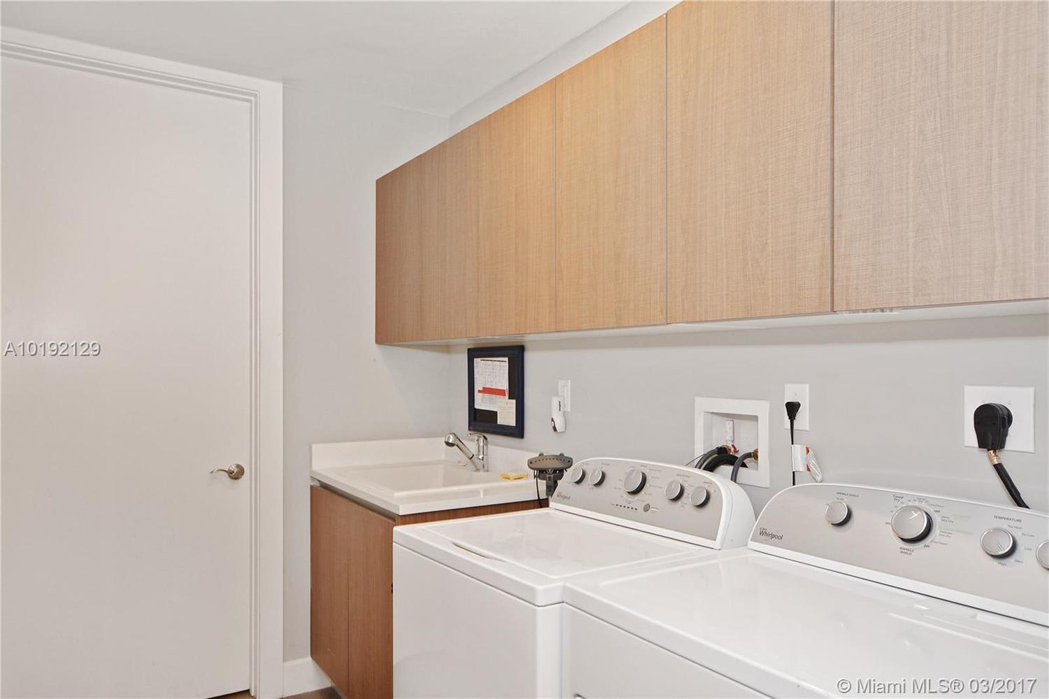 1200 Hillsboro Mile, #1206