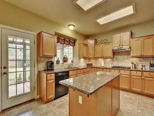 1708 Halter Ln