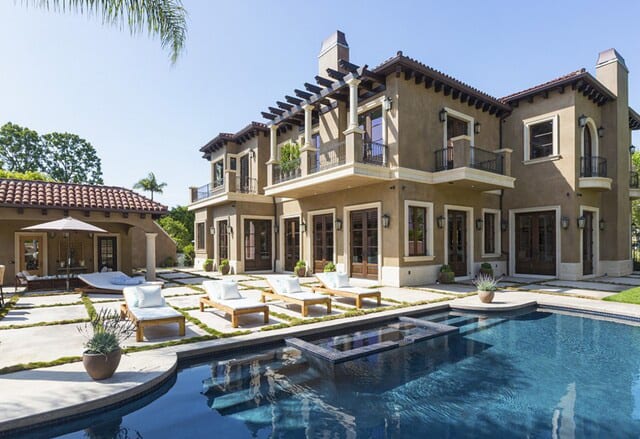 528 N Palm Dr