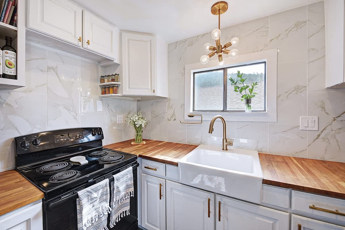 petite kitchen - Nest Realty