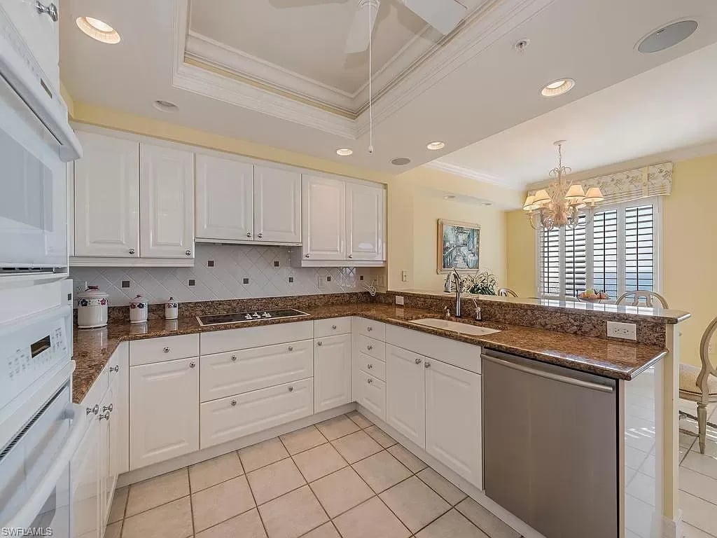7425 Pelican Bay Blvd, Ph 2203