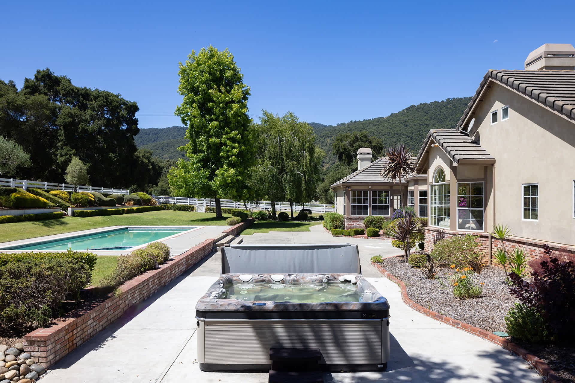 Stunning Equestrian Estate - 6 Sleepy Hollow Dr