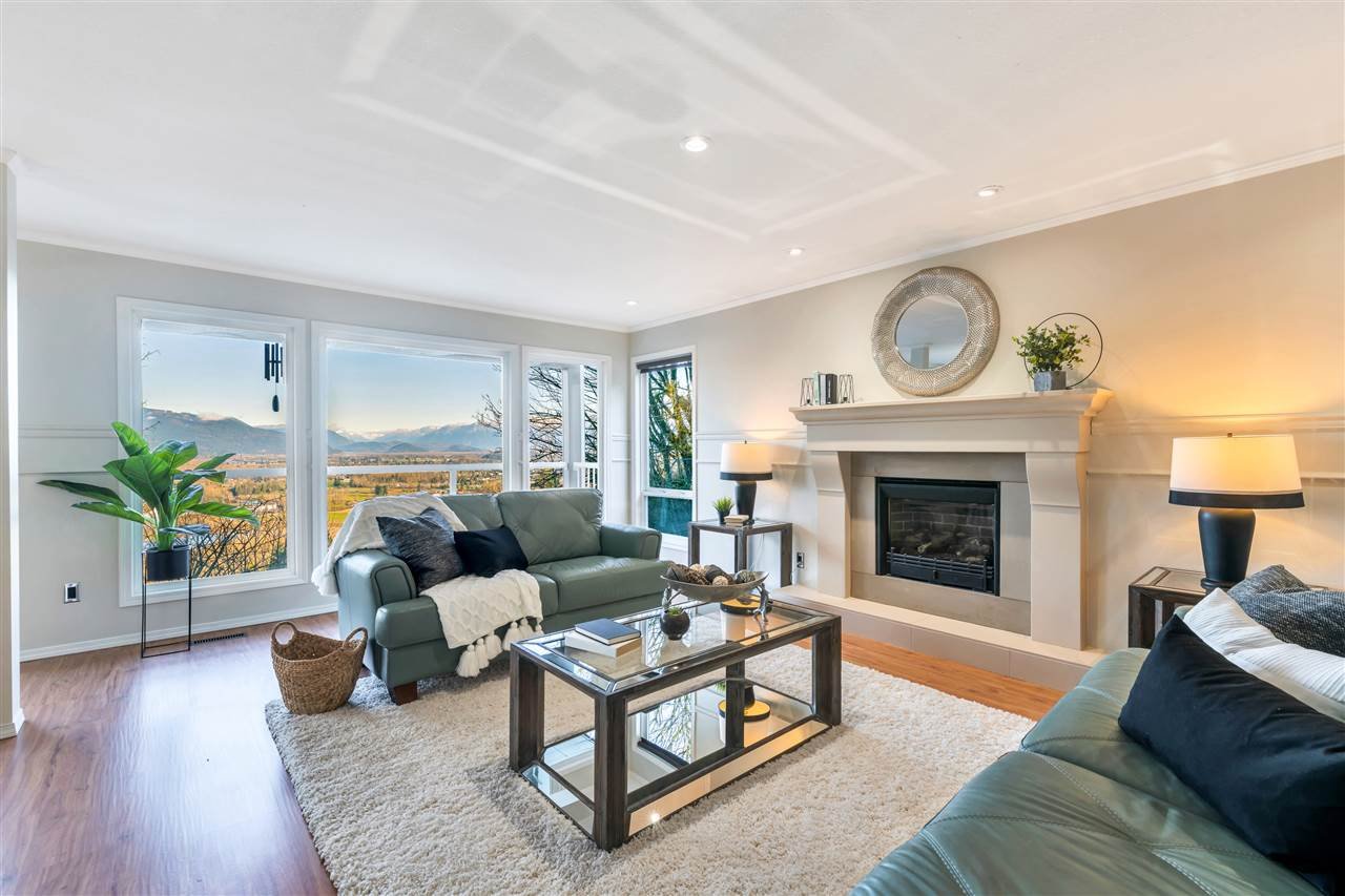 8673 Grand View Dr