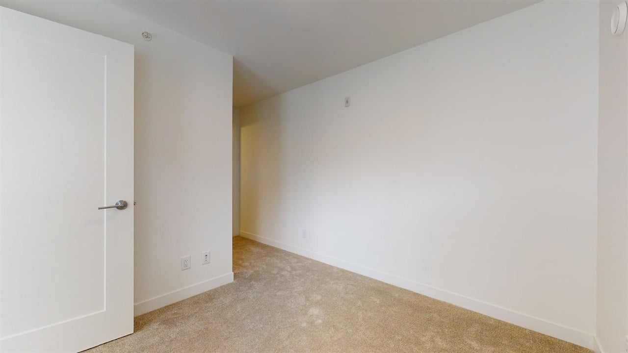 216-1365 Pemberton Ave