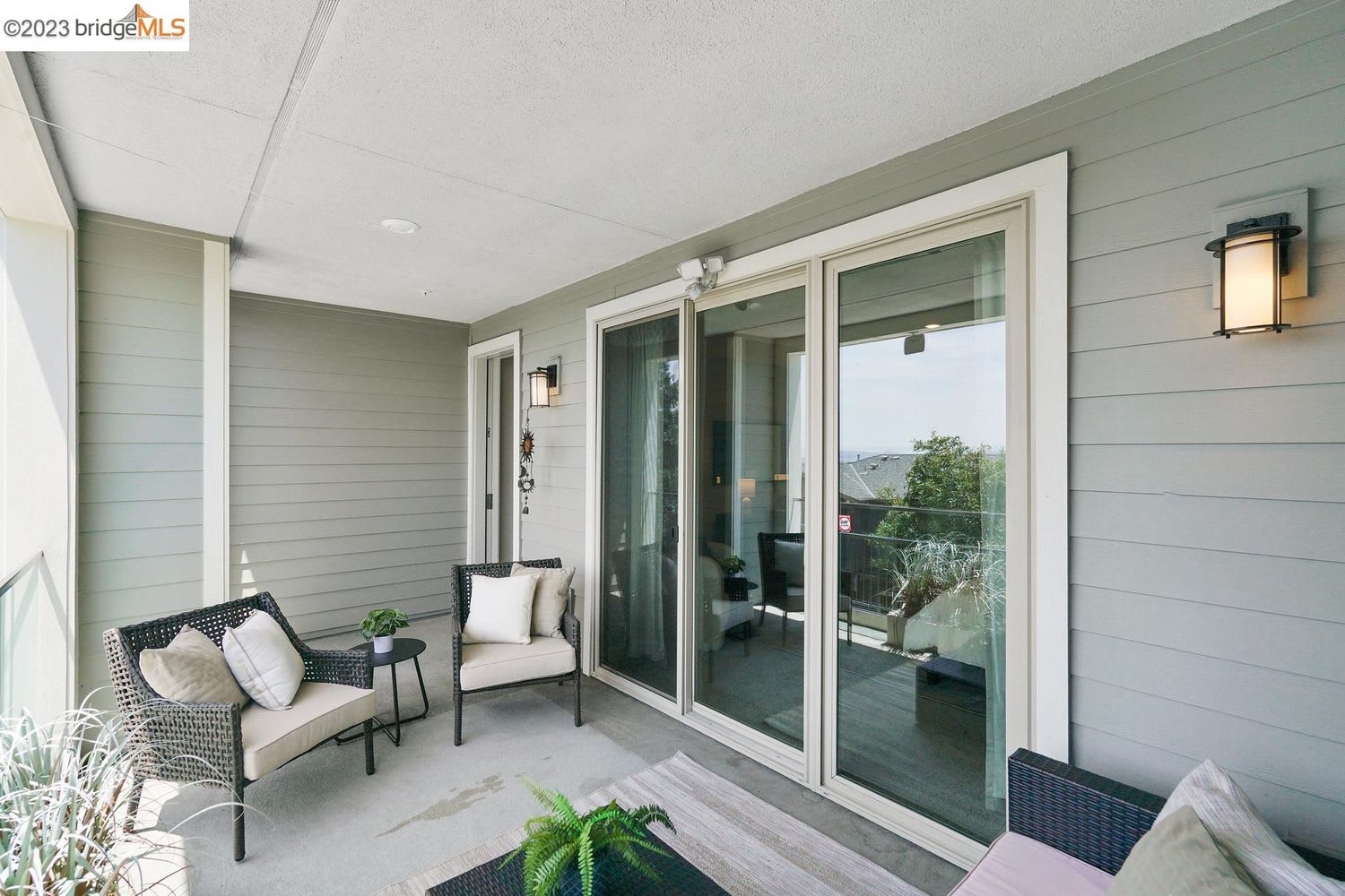 6763 Skyview Dr, Oakland, CA 94605