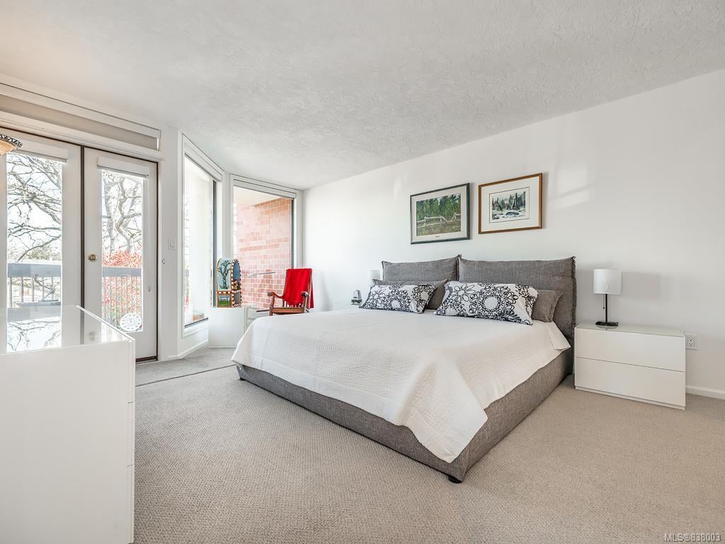 202-2119 Oak Bay Ave