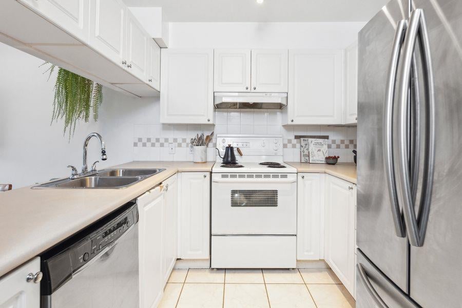 307-929 W 16th Ave