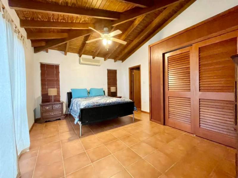 587 Lambert Beach Villa 3 Bed