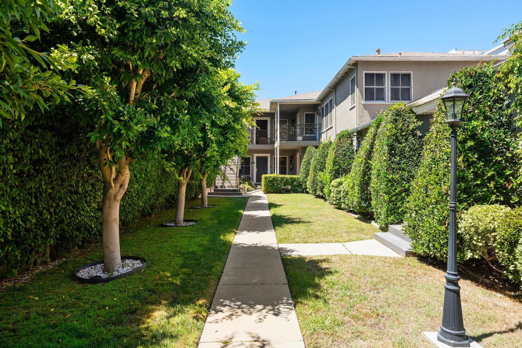 805 N McCadden Pl, Hollywood