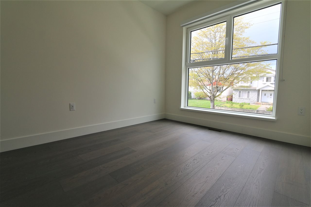 154 W Woodstock Ave