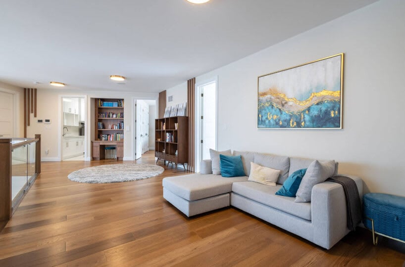 92 Eringate Ct