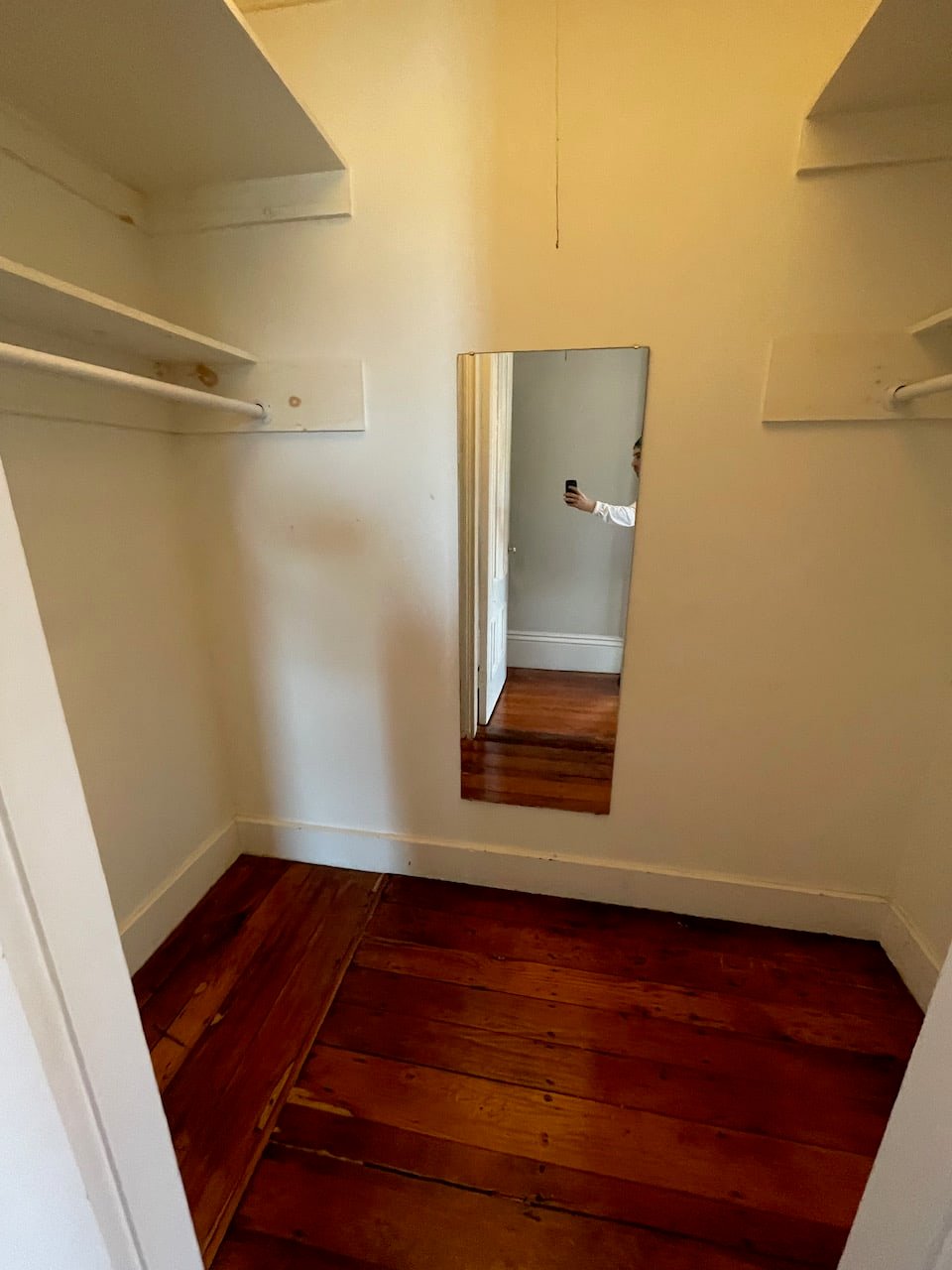 Spacious Mass Ave @ Tremont Street 2.5 Bed 1 Bath w. Laundry and Renovated Kitchen! JUNE! 