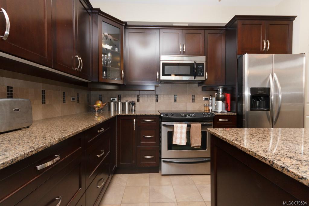 204-3220 Jacklin Rd