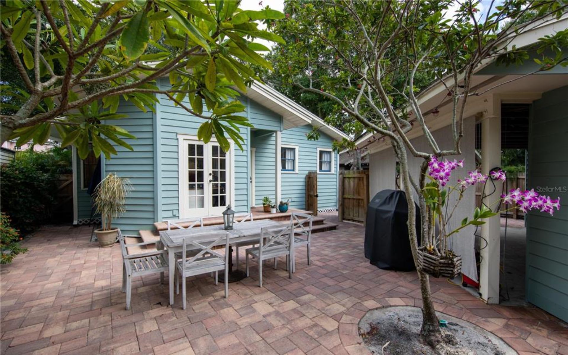1122 Pomelo Ave