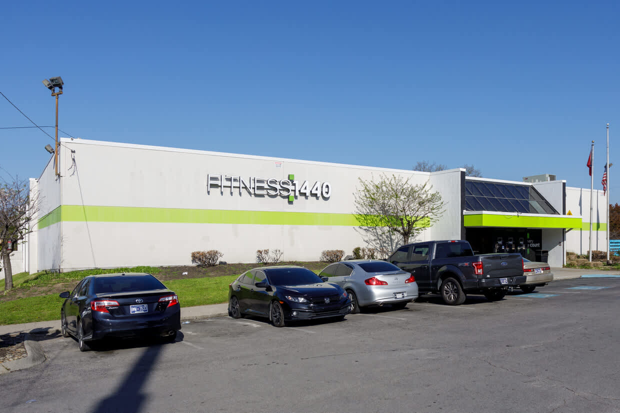 411 Metroplex Drive