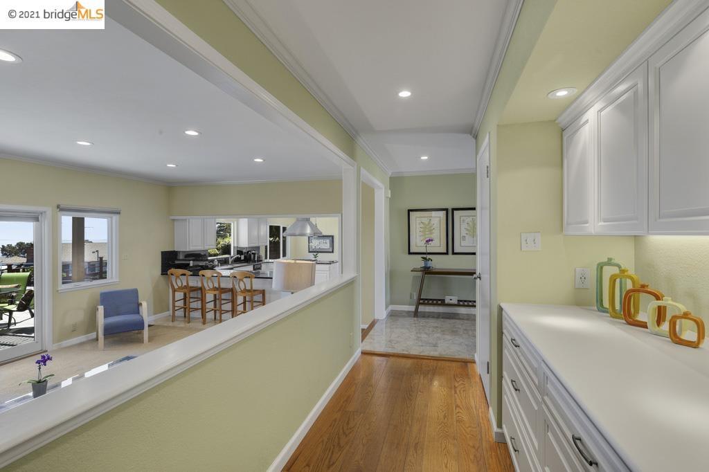1863 Lakeview Ct