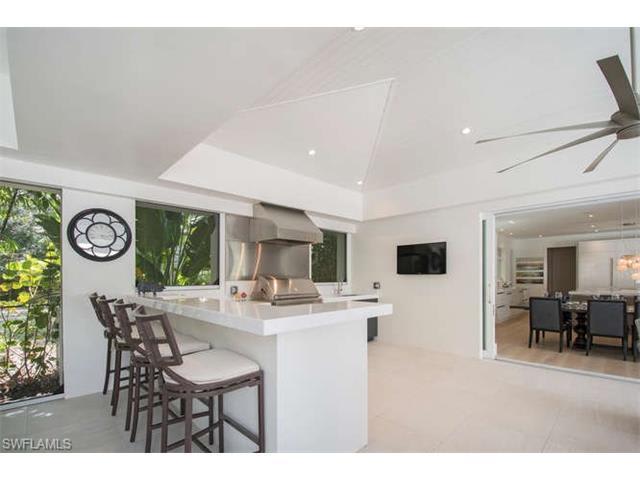 546 S Golf Dr