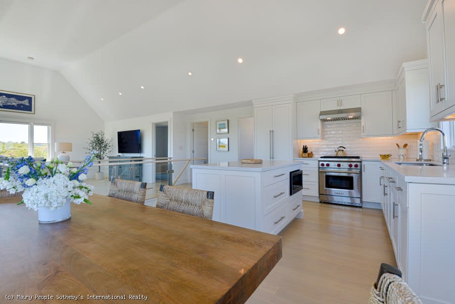 36 Lyons Ln