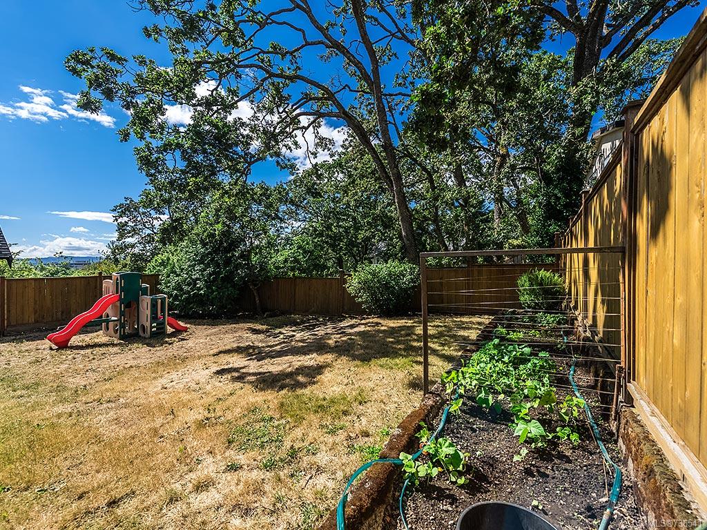 992 Cloverdale Ave