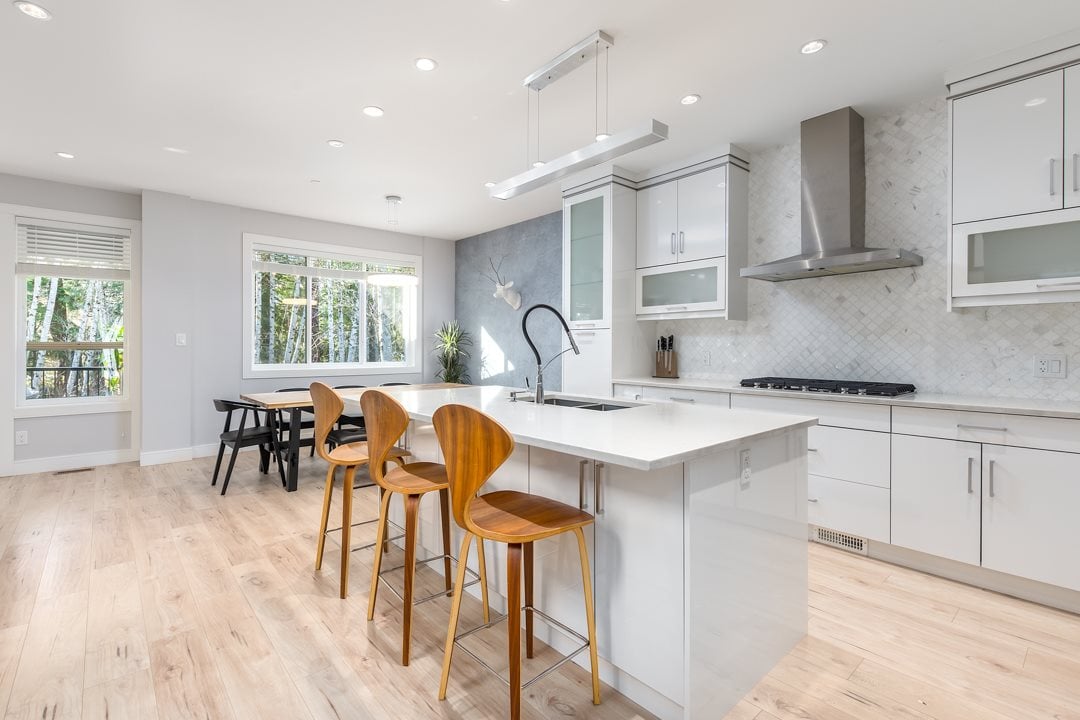 39217 Falcon Cres