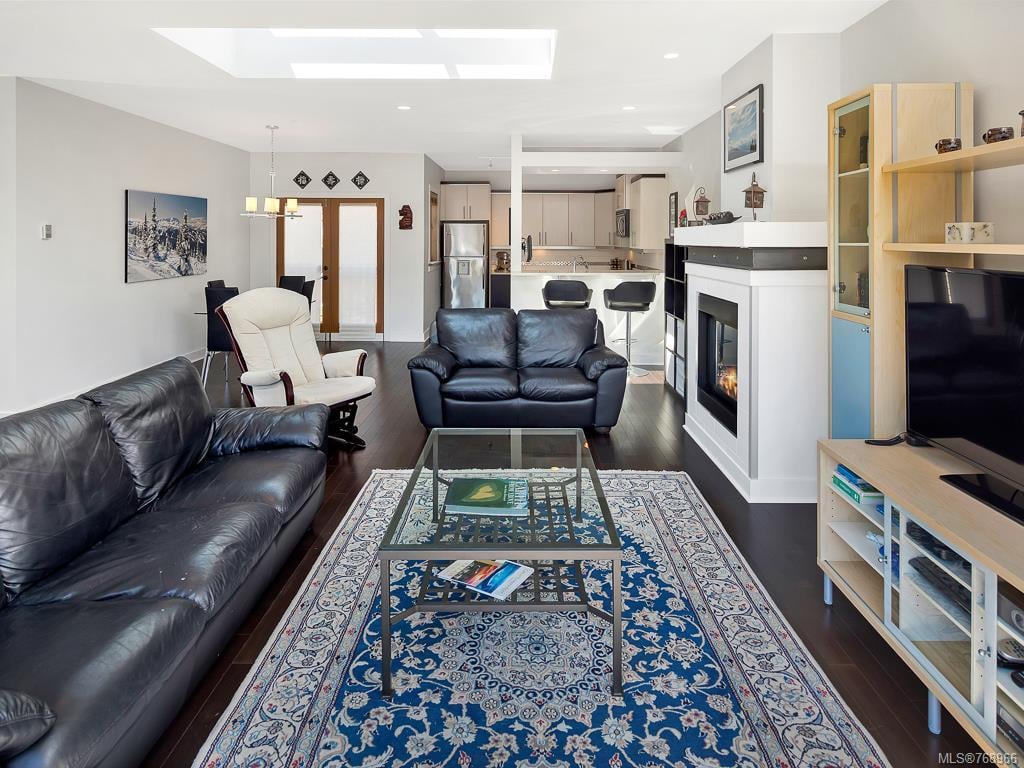 8-440 Parry St