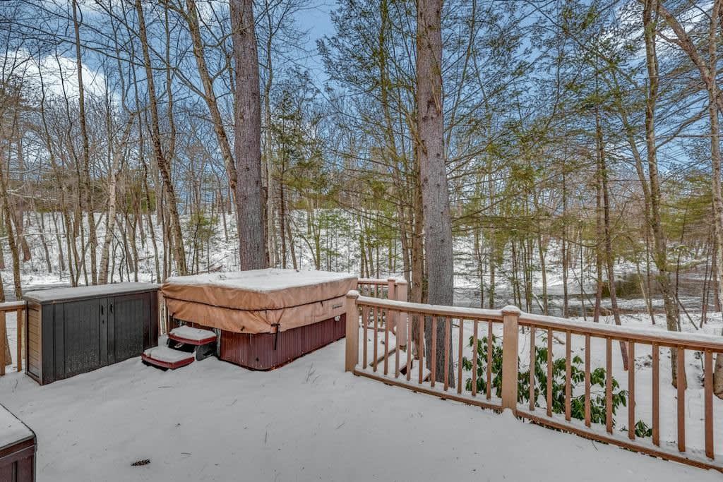 1010 Flat Hill Rd