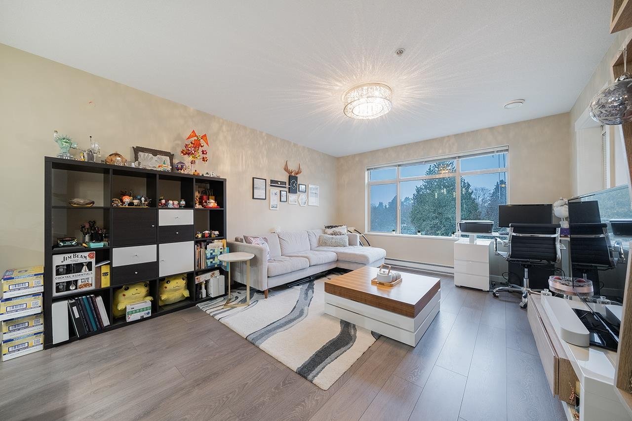 206-9288 Odlin Rd