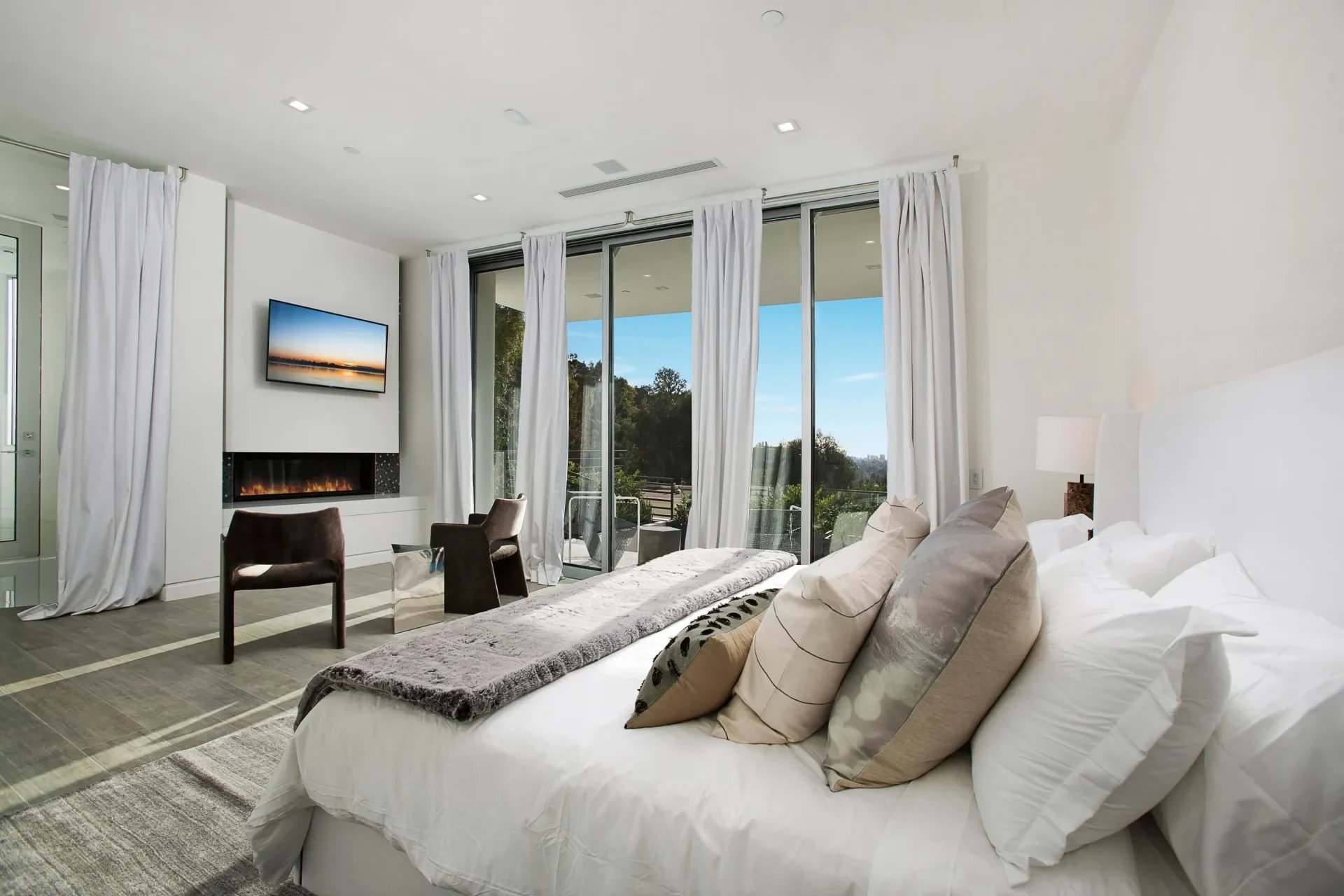 BEVERLY CREST DR