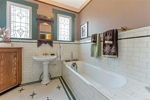 1636 Hollywood Cres