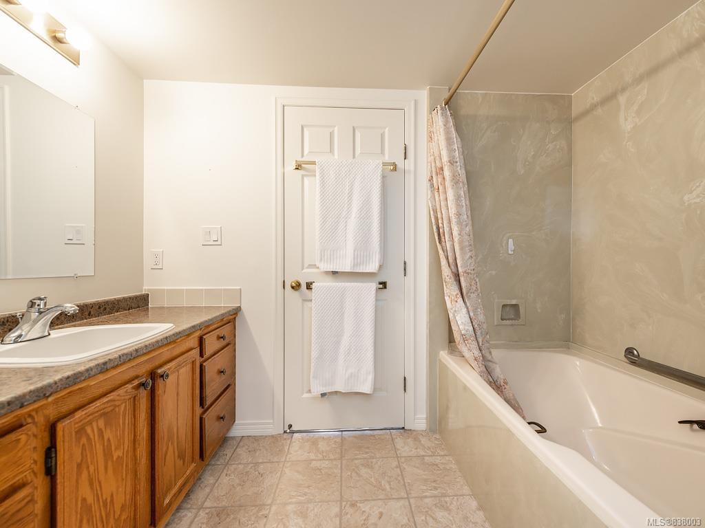 202-2119 Oak Bay Ave
