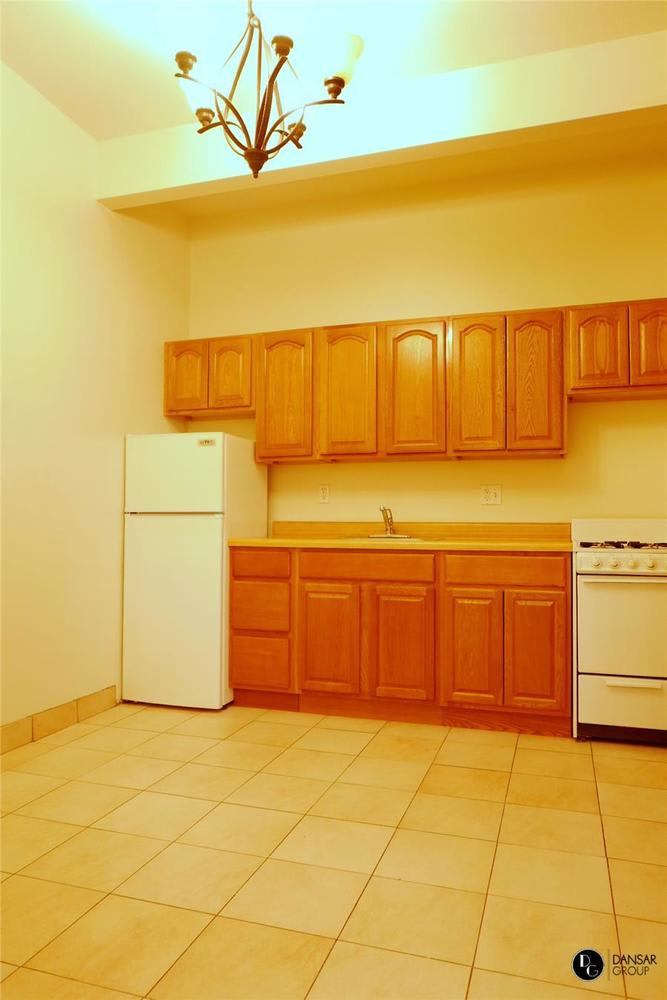 62 E 66th St, #2R