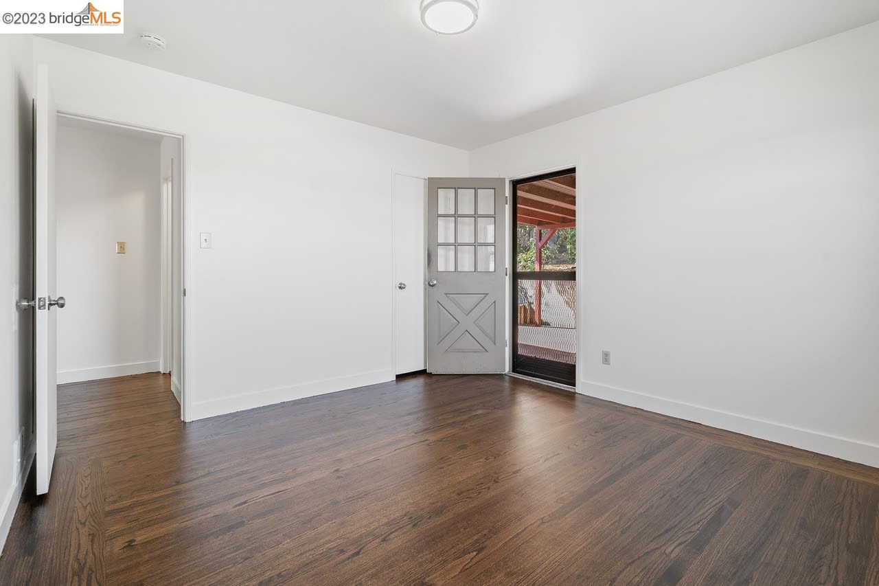 2454 San Carlos Ave