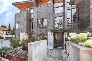 5-991 McKenzie Ave, Saanich
