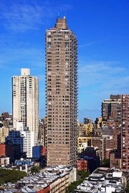 200 East 89th Street Unit: 42A